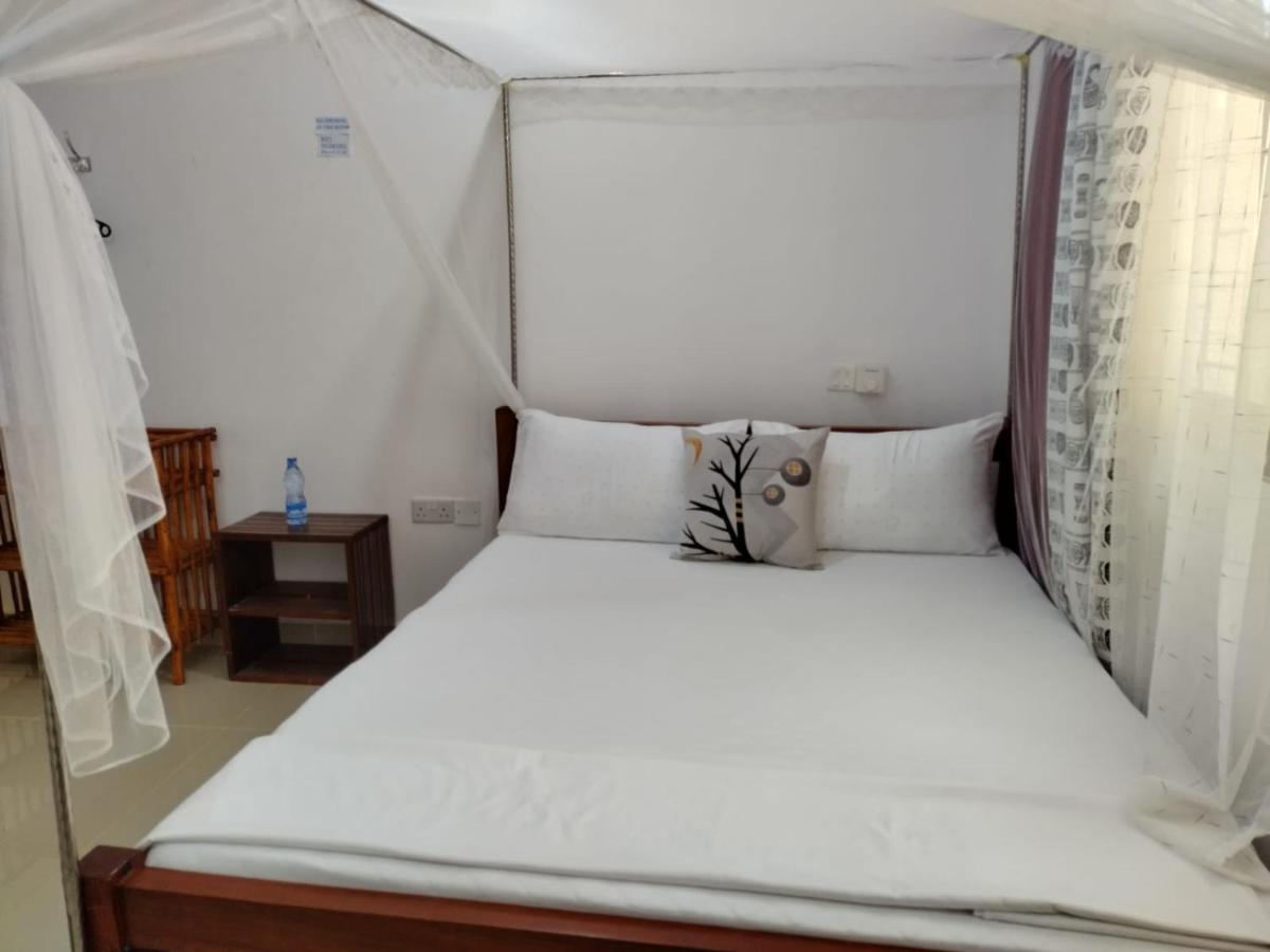 6 Park Retreat Hotel Mombasa Exterior photo