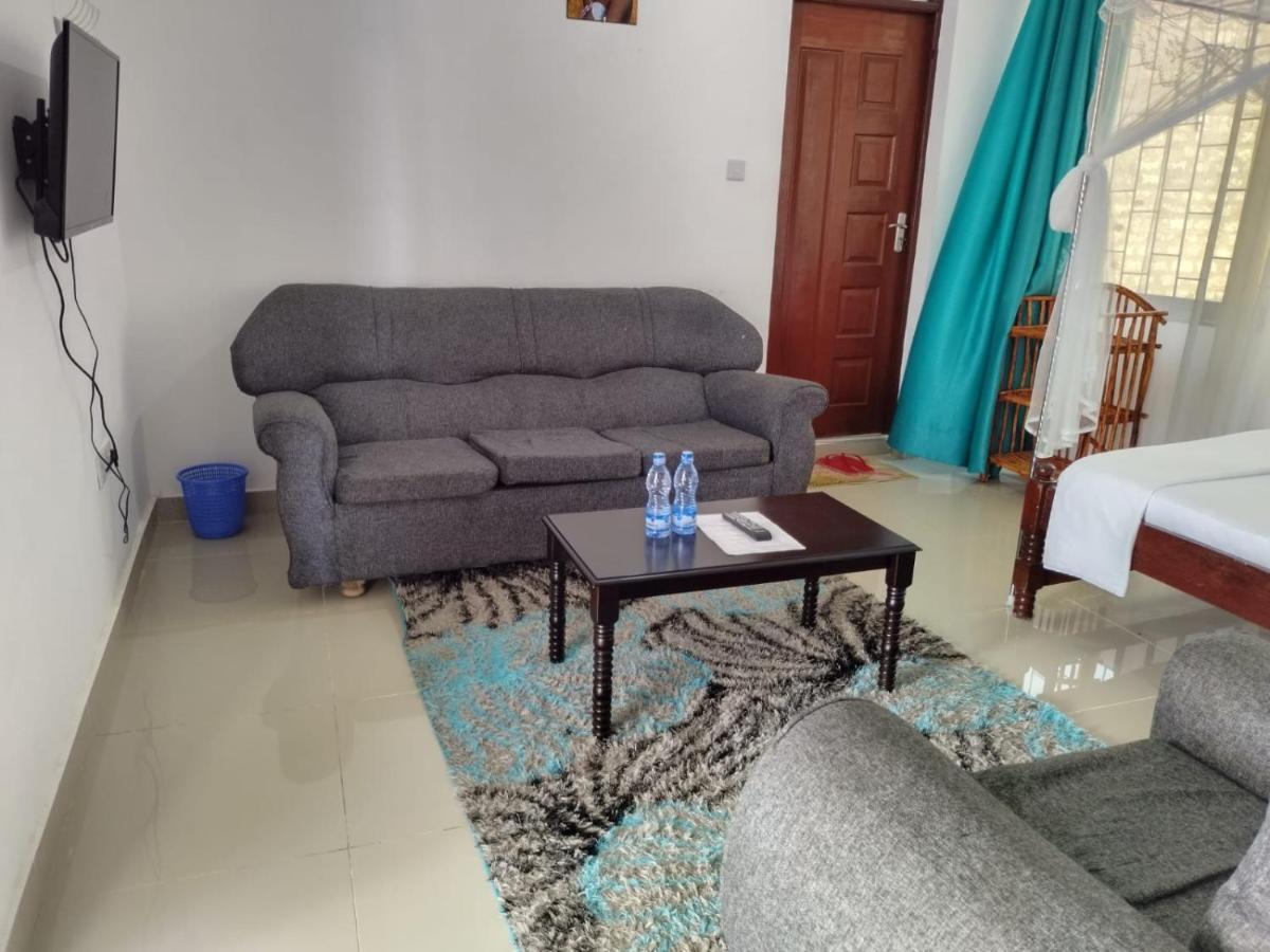 6 Park Retreat Hotel Mombasa Exterior photo